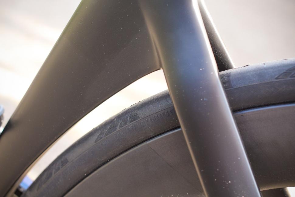 2021 Canyon Aeroad CFR Dura Ace Di2 - frame clearance.jpg