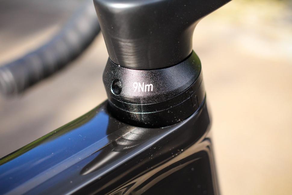 2021 Canyon Aeroad CFR Dura Ace Di2 - head tube detail.jpg