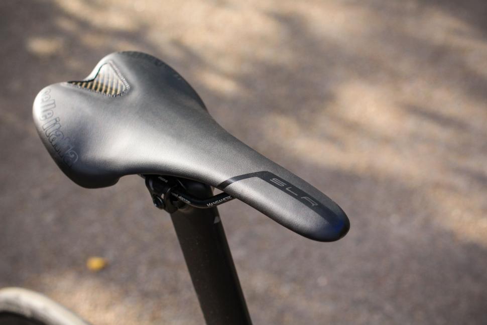 2021 Canyon Aeroad CFR Dura Ace Di2 - saddle.jpg