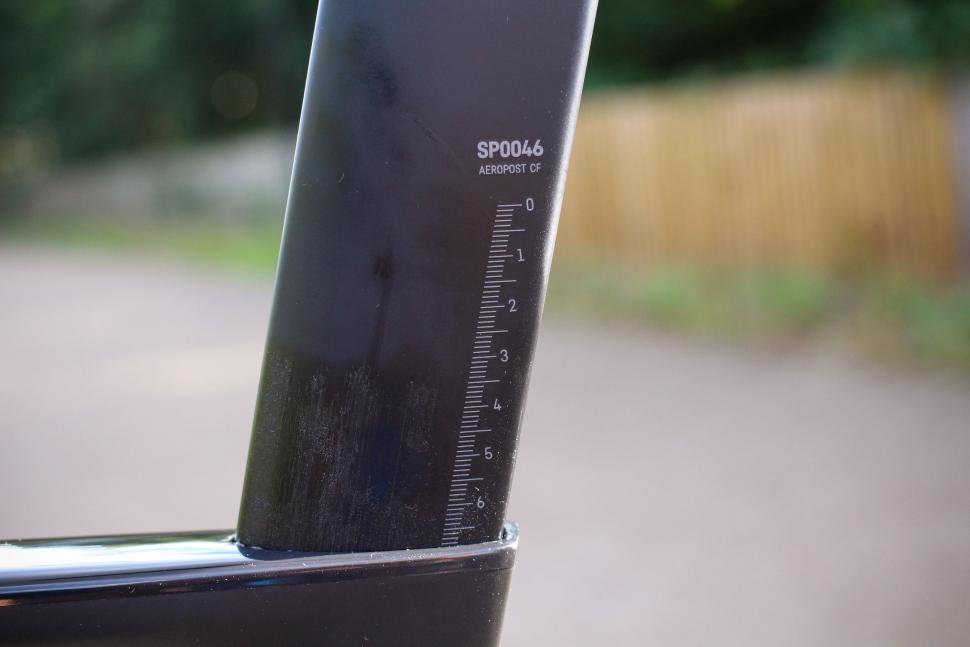 2021 Canyon Aeroad CFR Dura Ace Di2 - seat post.jpg
