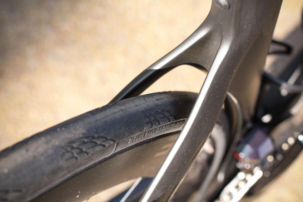 2021 Canyon Aeroad CFR Dura Ace Di2 - seat stays.jpg
