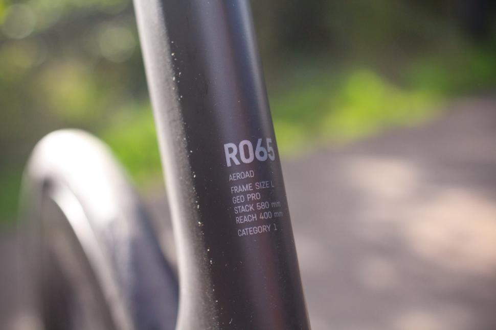 2021 Canyon Aeroad CFR Dura Ace Di2 - seat tube detail.jpg