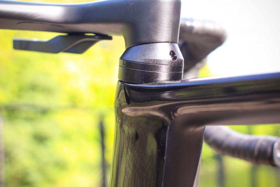 2021 Canyon Aeroad CFR Dura Ace Di2 - spacers.jpg