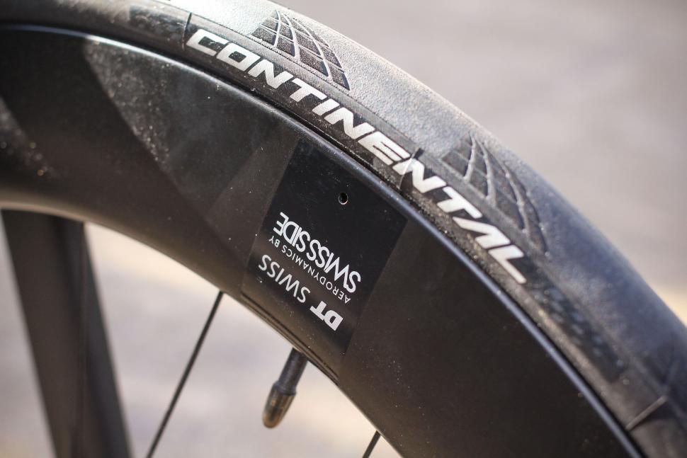 2021 Canyon Aeroad CFR Dura Ace Di2 - tyre and rim.jpg
