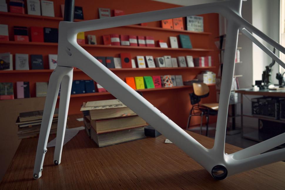 2021 Canyon Ultimate CF SLX Ltd Artist Edition Erik Spiekermann - 2.jpeg