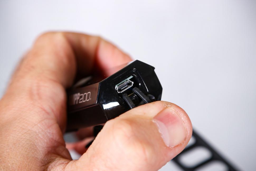 2021 Cateye AMPP 200 Front Light - charging port.jpg