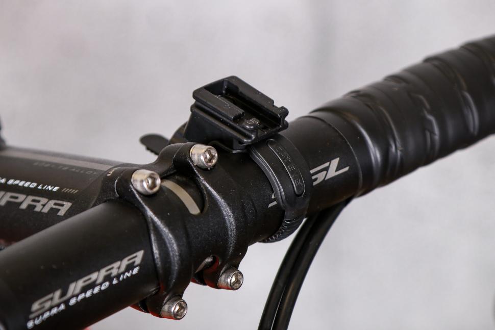 2021 Cateye AMPP 500 Front Light - mount.jpg