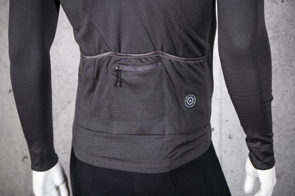 2021 Chapeau Mens Long Sleeved Etape Merino Jersey - pockets.jpg