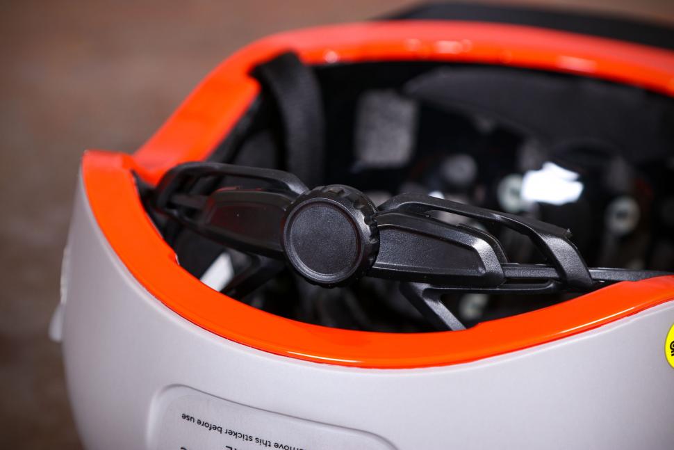 2021 CHPT3 x thousand Barrivell MIPS Helmet - tension system.jpg
