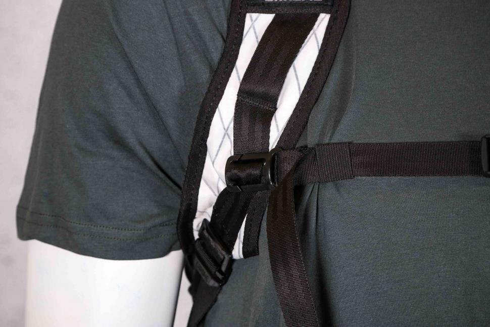2021 Chrome Tensile Ruckpack - chest strap adjuster.jpg