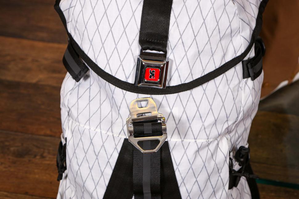2021 Chrome Tensile Ruckpack - clip undone.jpg
