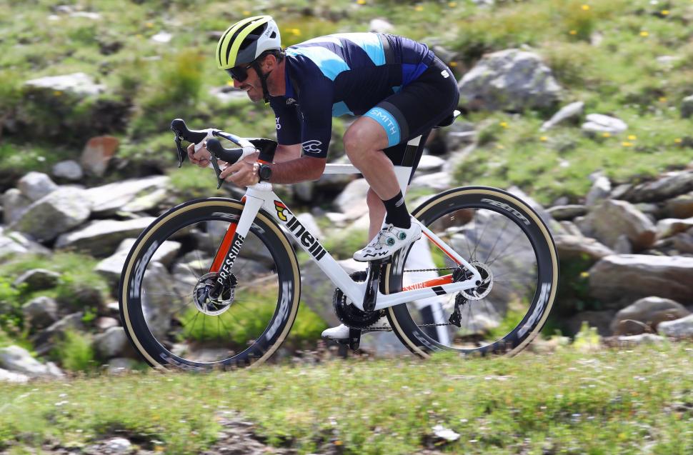 2021 Cinelli Pressure action - 2.jpeg