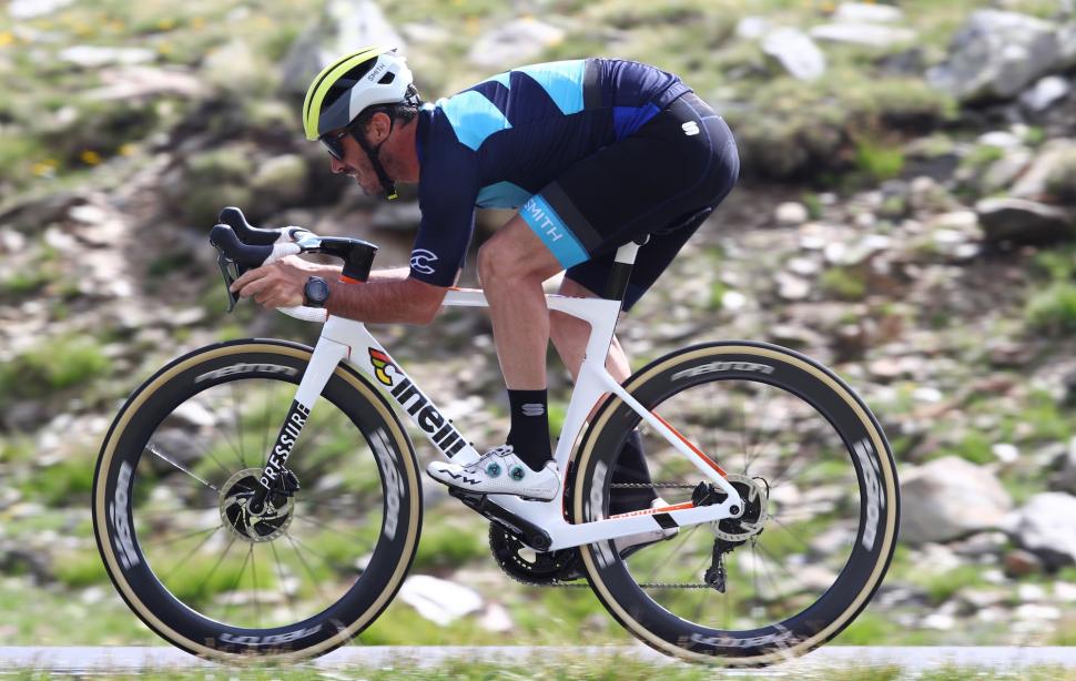 2021 Cinelli Pressure action - 3.jpeg
