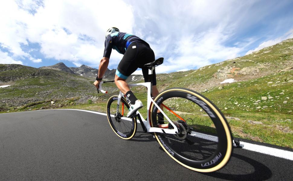 2021 Cinelli Pressure action - 4.jpeg