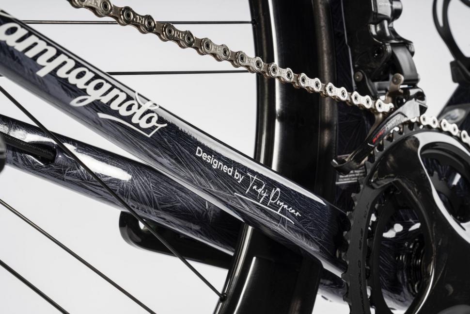 2021 Colnago_V3Rs_Ice&Fire_sign_whiteback.jpeg