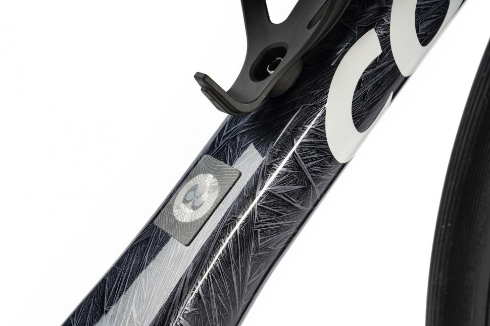 2021 Colnago_V3Rs_Ice&Fire_Tag_whiteback.jpeg