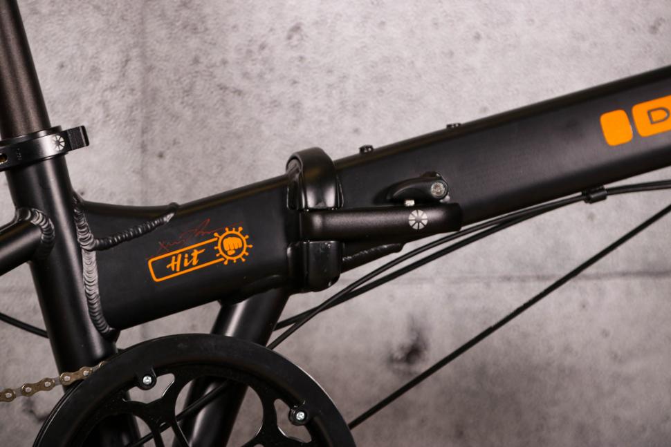2021 Dahon Hit - folding clamp.jpg
