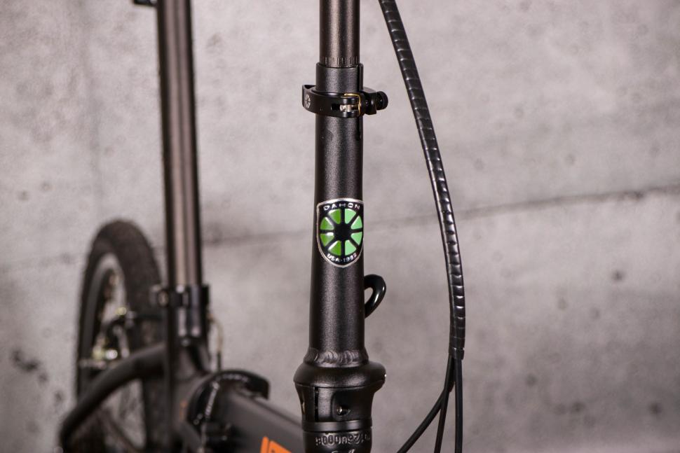 2021 Dahon Hit - head tube badge.jpg