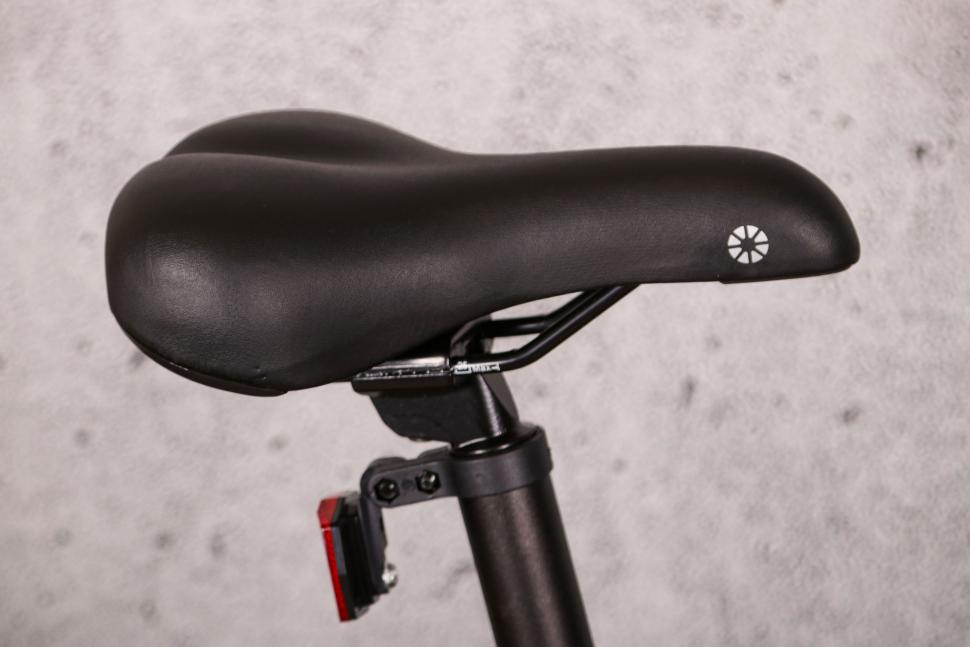 2021 Dahon Hit - saddle.jpg