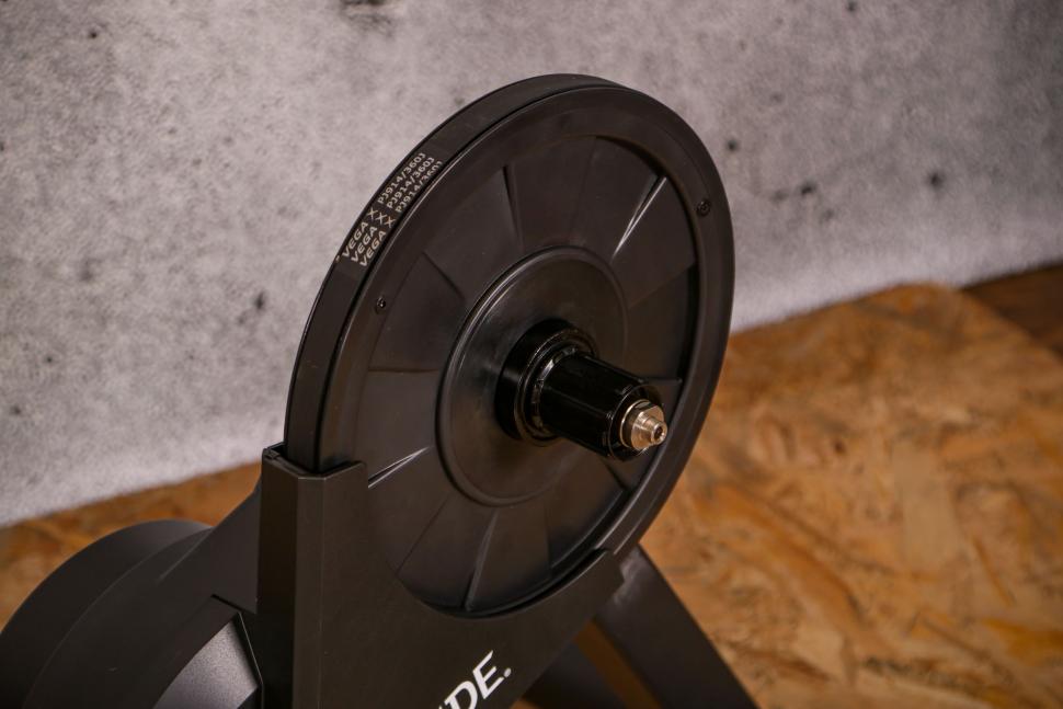 2021 DARE2RIDE FUEGO1.0 Smart Bike Trainer - fly wheel.jpg