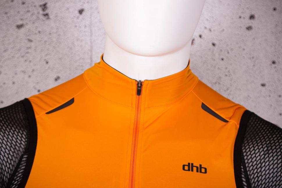 2021 dhb Aeron Rain Defence Gilet - collar.jpg