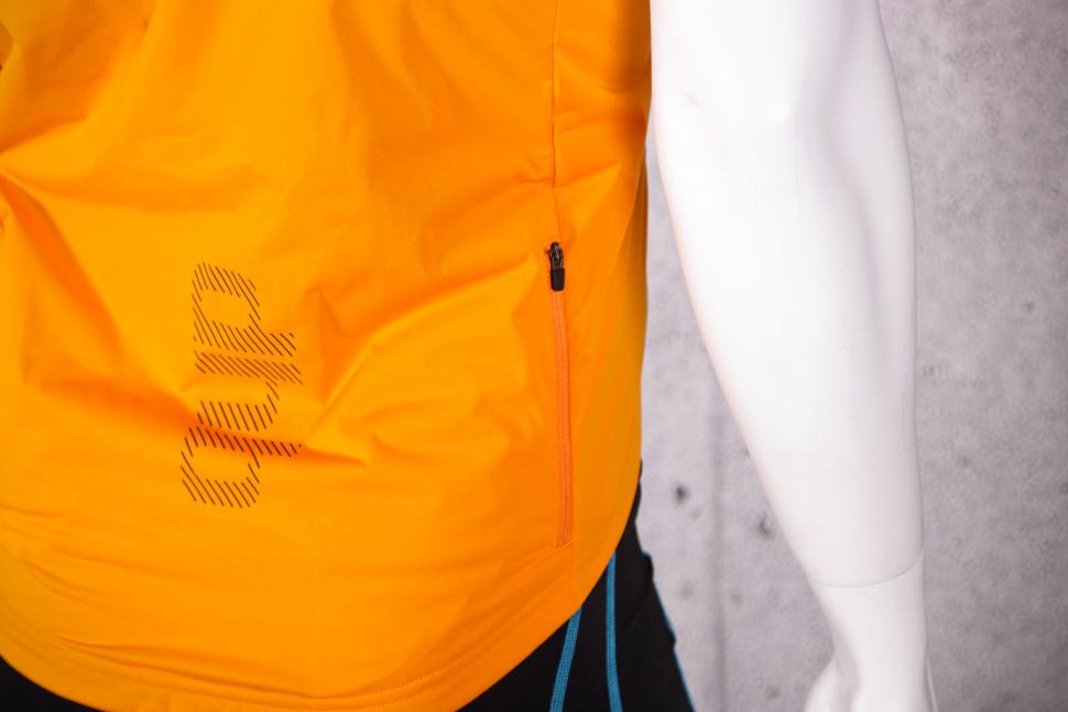 2021 dhb Aeron Rain Defence Gilet - pocket.jpg