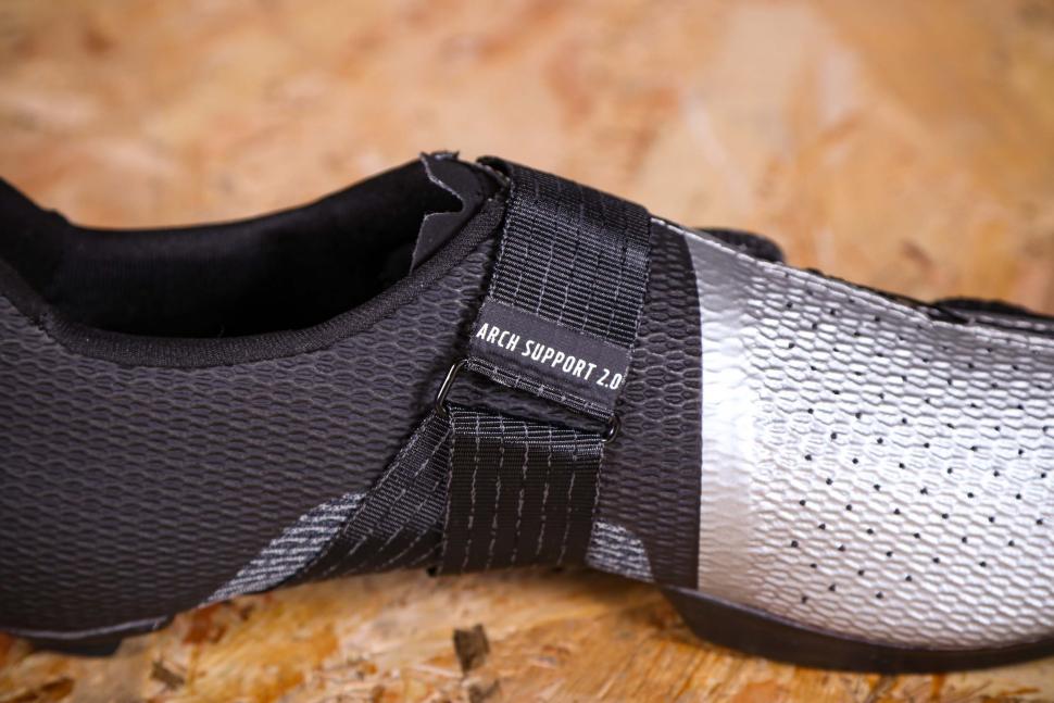 2021 Fizik Vento Stabilita Carbon road shoe - instep strap.jpg