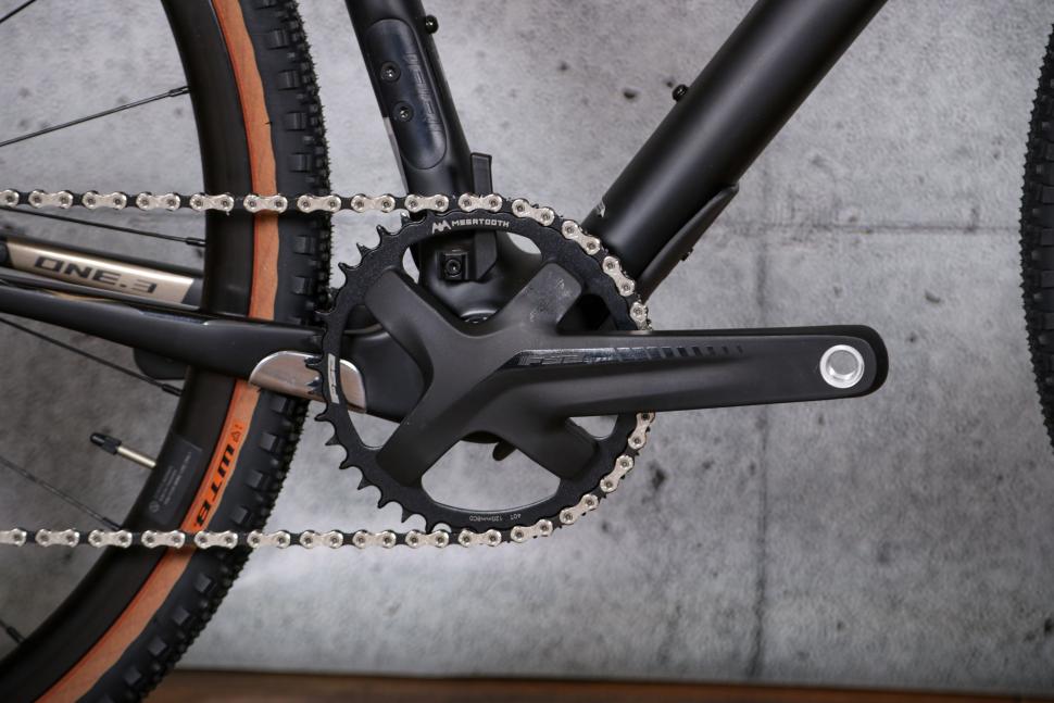 2021 Fuji Jari Carbon 1.3 - crank.jpg