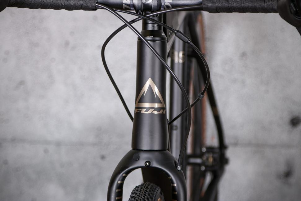 2021 Fuji Jari Carbon 1.3 - head tube badge.jpg