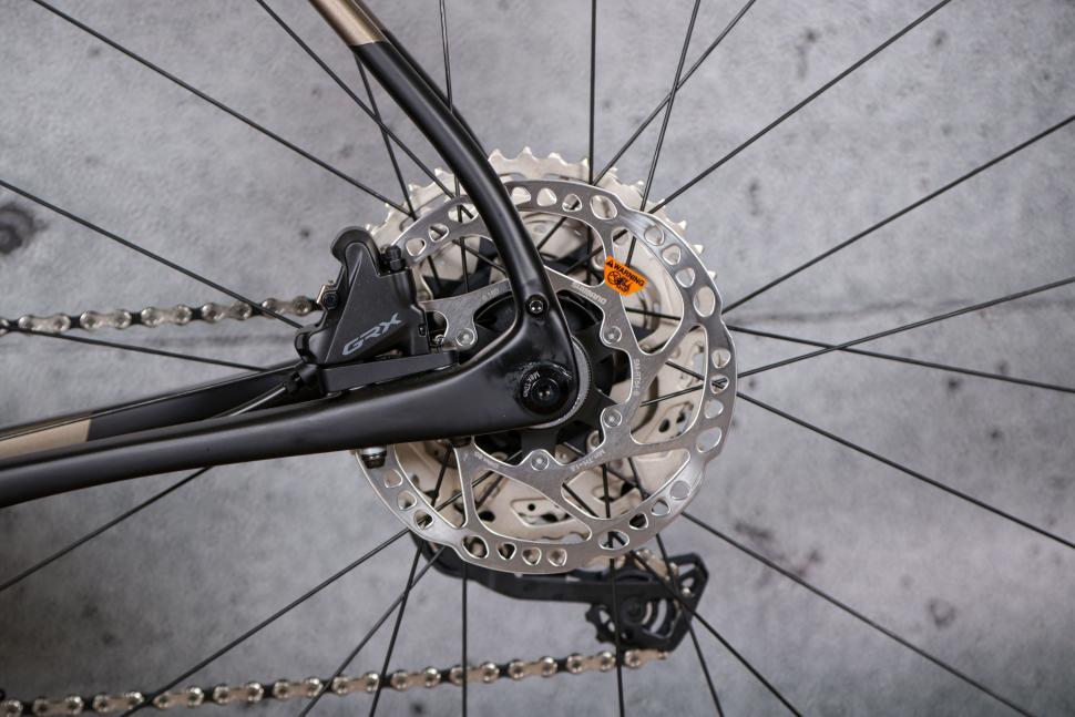 2021 Fuji Jari Carbon 1.3 - rear disc brake.jpg