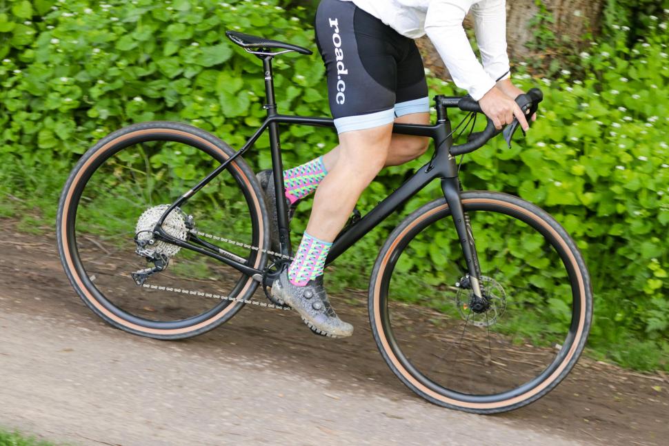 2021 Fuji Jari Carbon 1.3 - riding 4.jpg