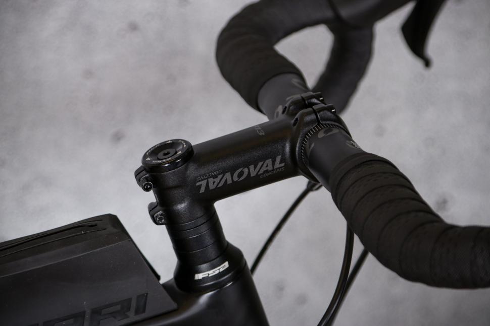 2021 Fuji Jari Carbon 1.3 - stem.jpg