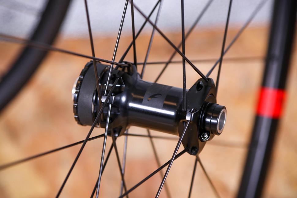 2021 Fulcrum Racing 5 Disc Brake Wheels - front hub 1.jpg
