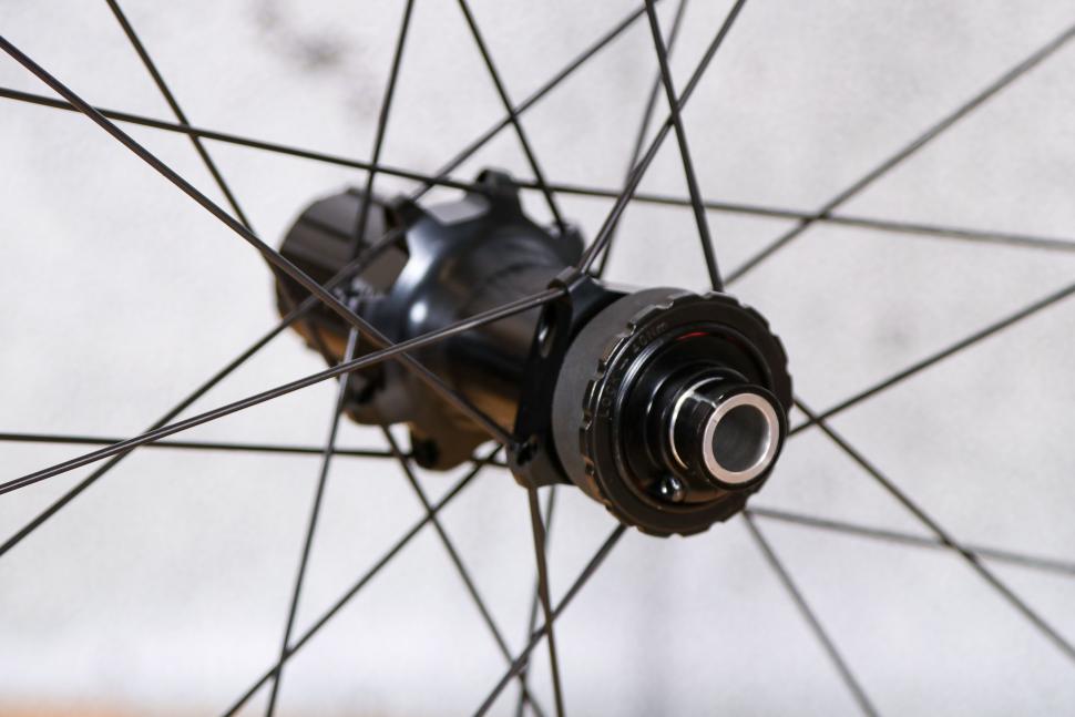 2021 Fulcrum Racing 5 Disc Brake Wheels - front hub 2.jpg