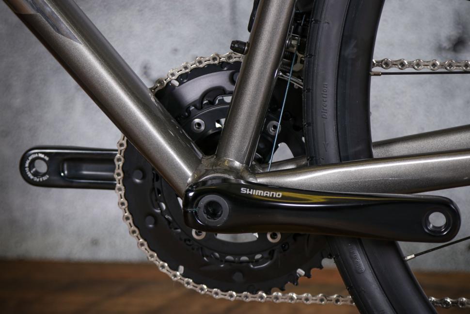 2021 Giant Contend SL 1 Disc - bottom bracket.jpg