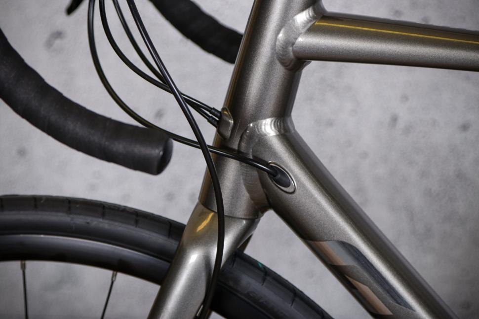 2021 Giant Contend SL 1 Disc - cable route.jpg