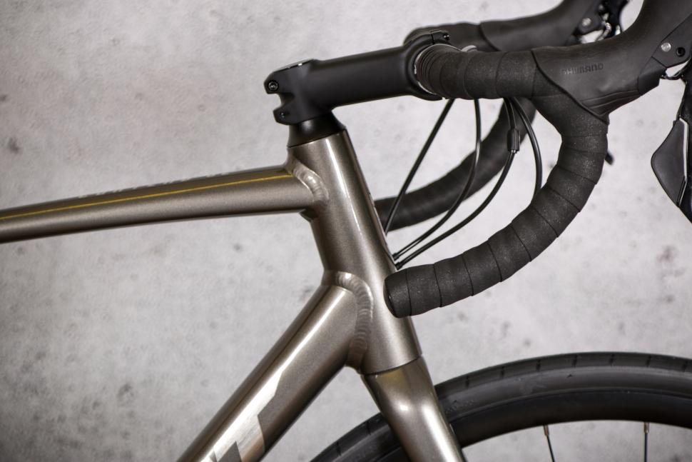 2021 Giant Contend SL 1 Disc - head tube.jpg