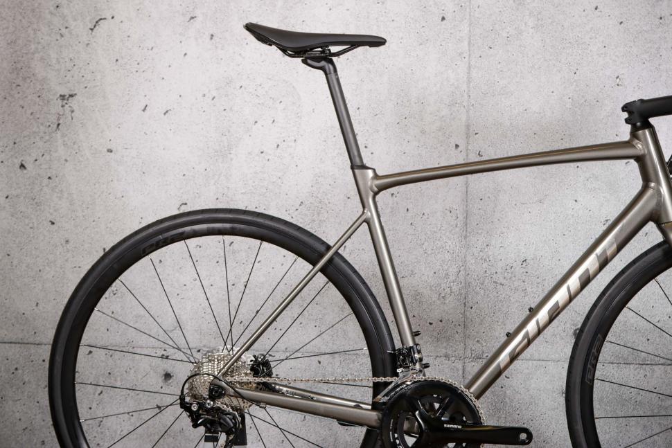 2021 Giant Contend SL 1 Disc - rear.jpg