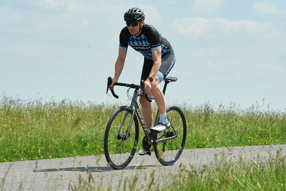 2021 Giant Contend SL 1 Disc - riding 5.jpg