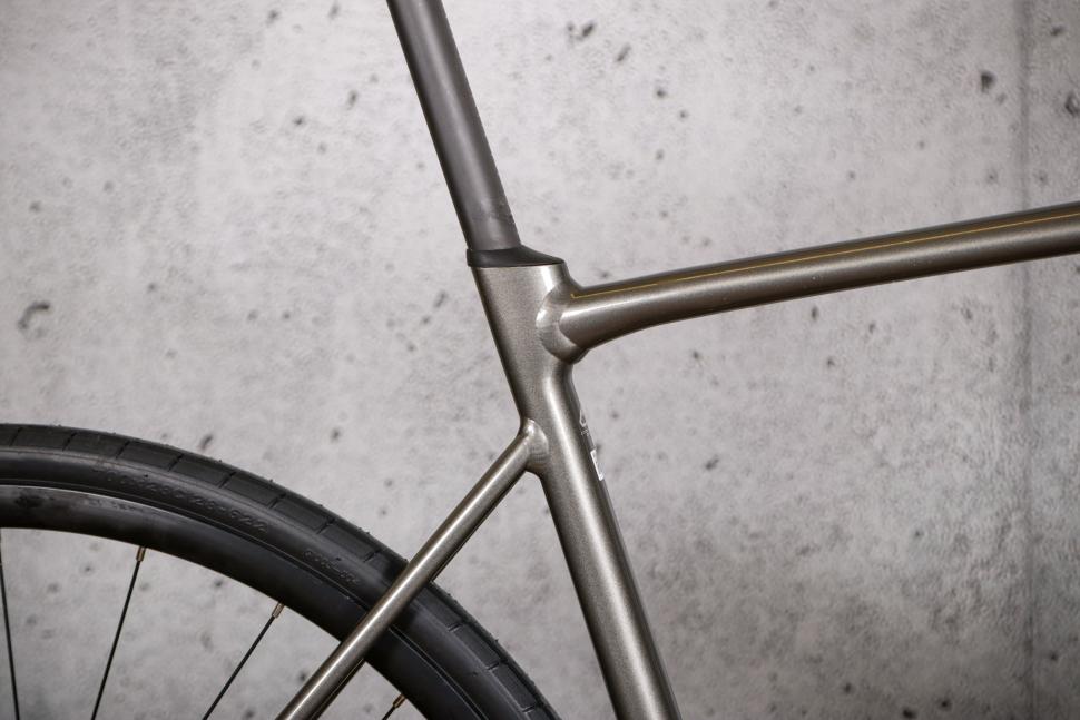 2021 Giant Contend SL 1 Disc - seat tube junction.jpg