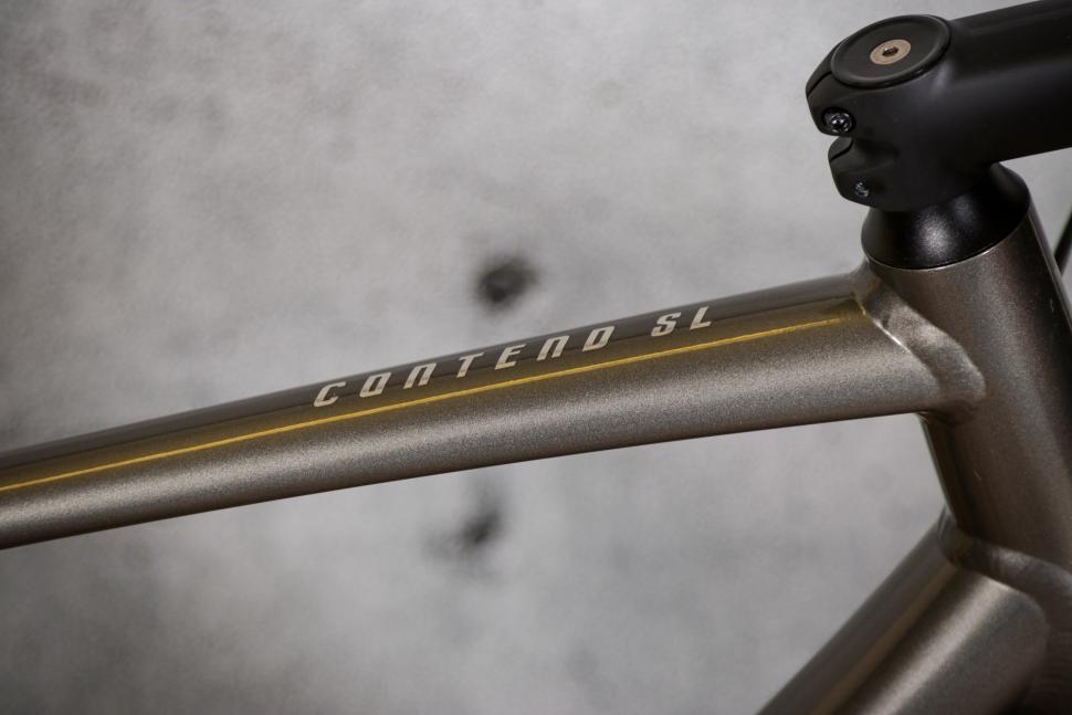 2021 Giant Contend SL 1 Disc - top tube detail.jpg