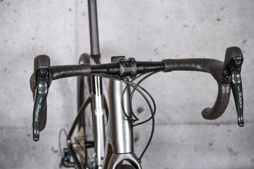 2021 Giant Defy Advanced 3 - bars 1.jpg