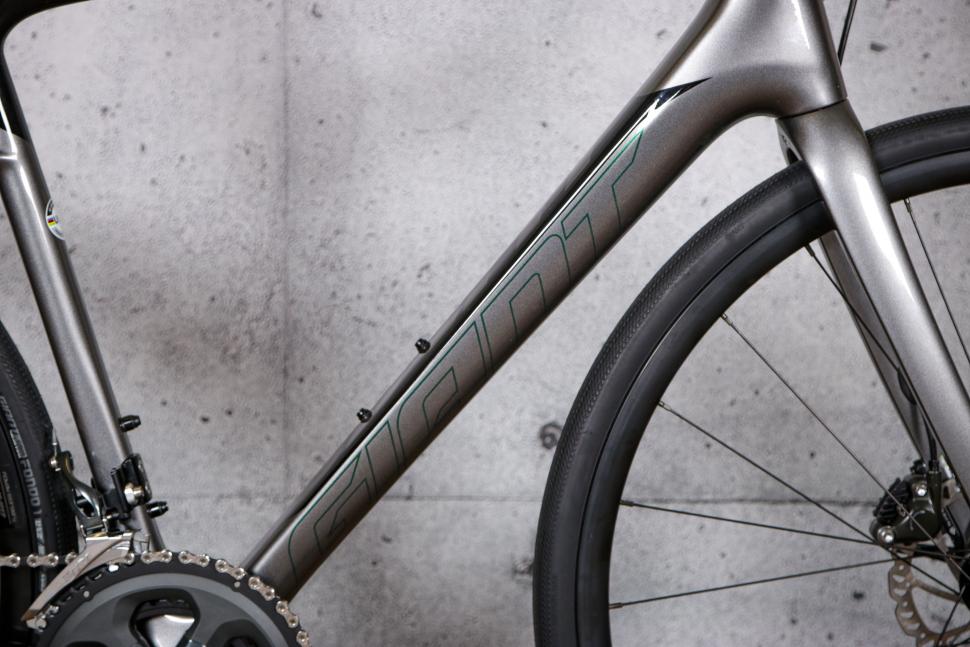 2021 Giant Defy Advanced 3 - down tube.jpg