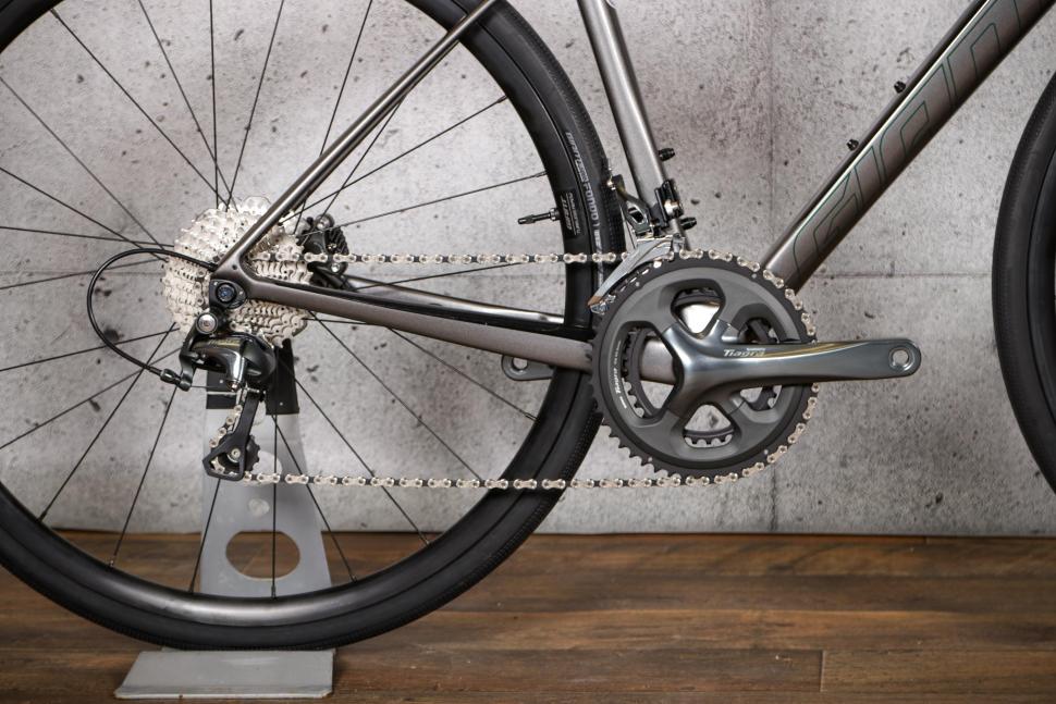 2021 Giant Defy Advanced 3 - drivetrain.jpg
