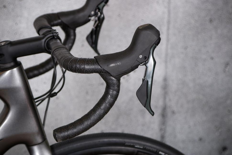 2021 Giant Defy Advanced 3 - drop bar and lever.jpg