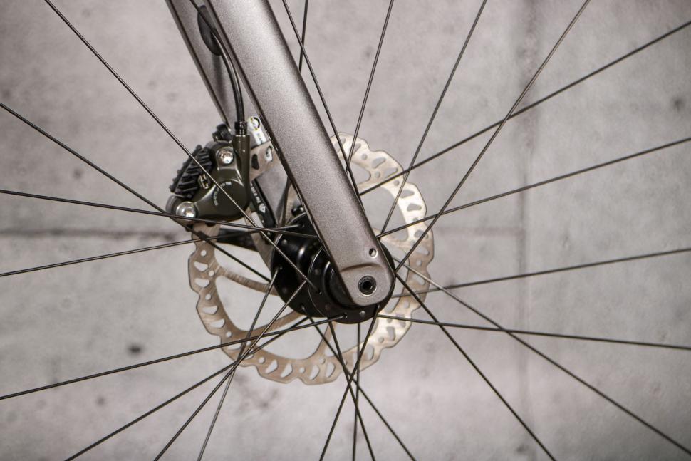 2021 Giant Defy Advanced 3 - fork detail.jpg