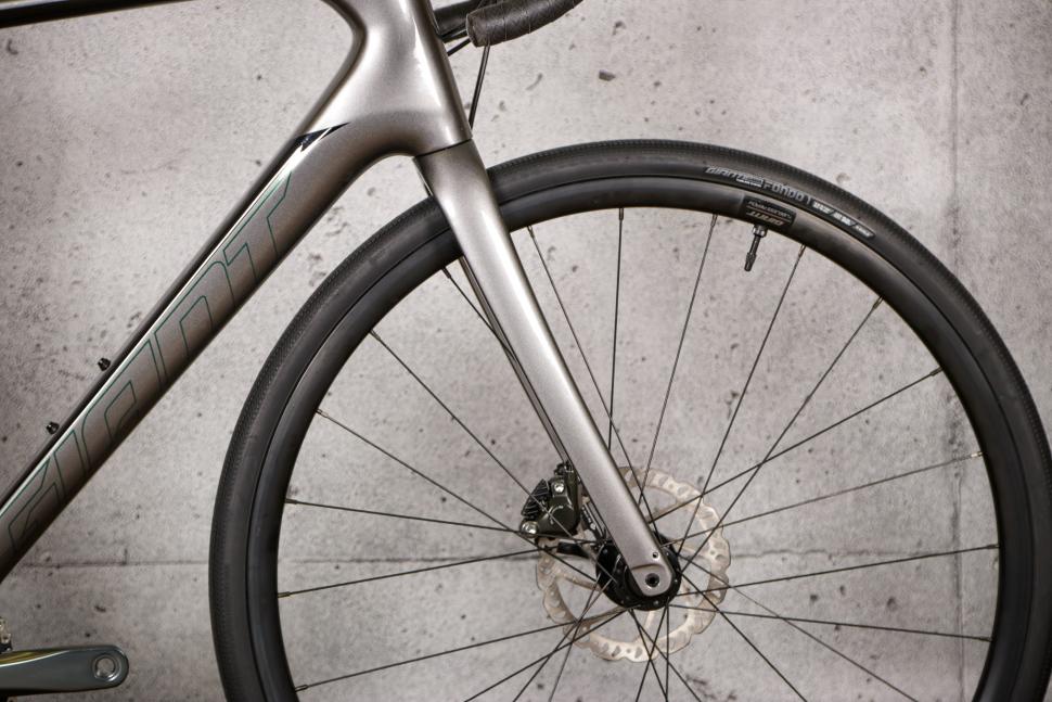 2021 Giant Defy Advanced 3 - fork.jpg