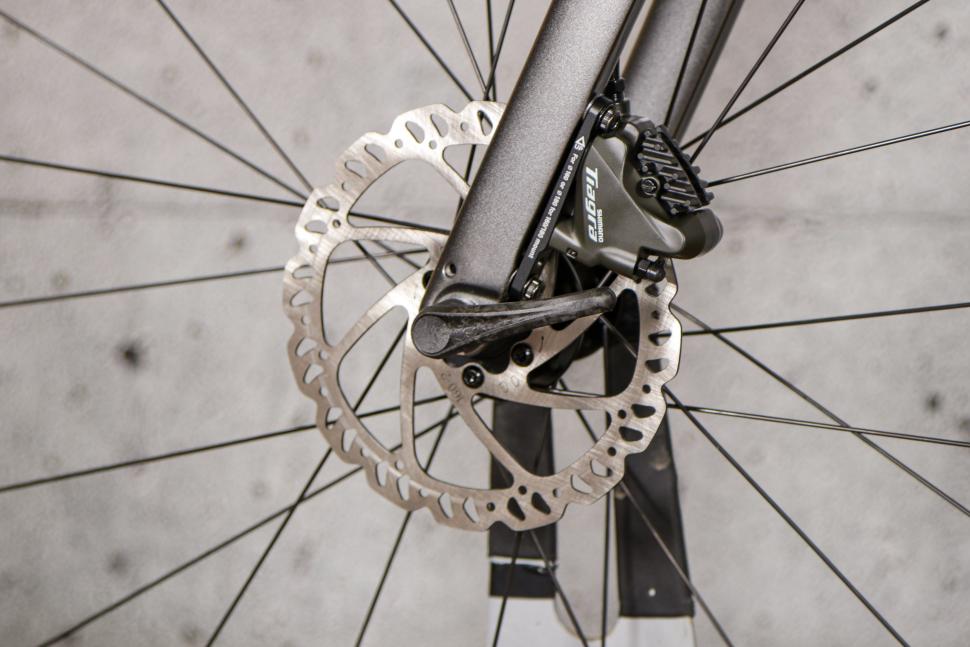 2021 Giant Defy Advanced 3 - front disc brake.jpg