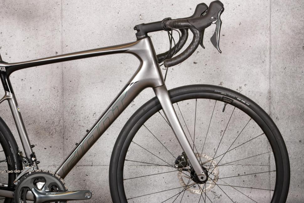 2021 Giant Defy Advanced 3 - front.jpg