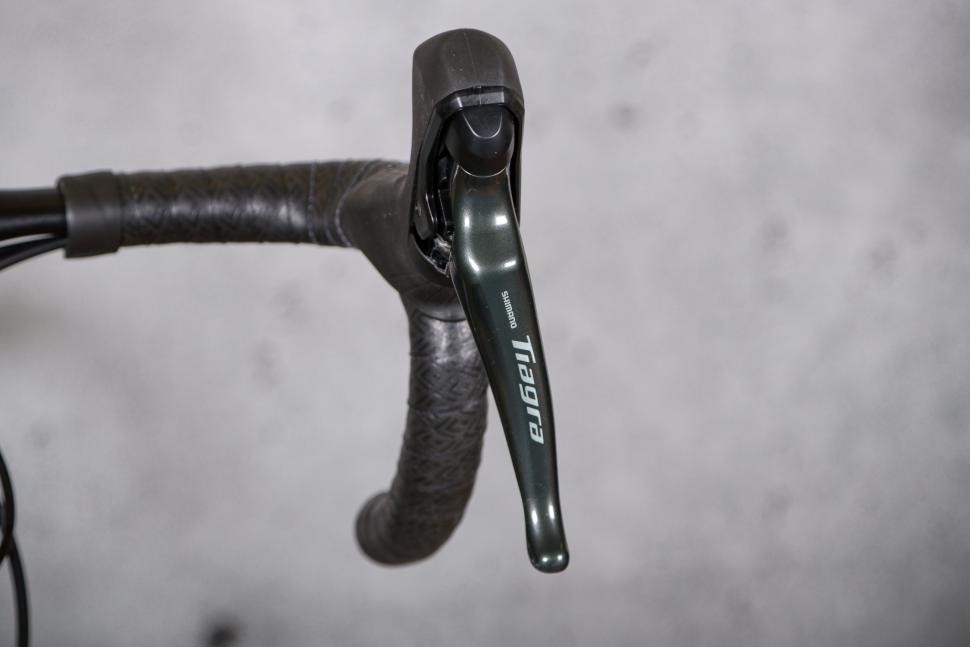 2021 Giant Defy Advanced 3 - lever.jpg